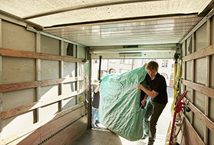 Team loading furniture